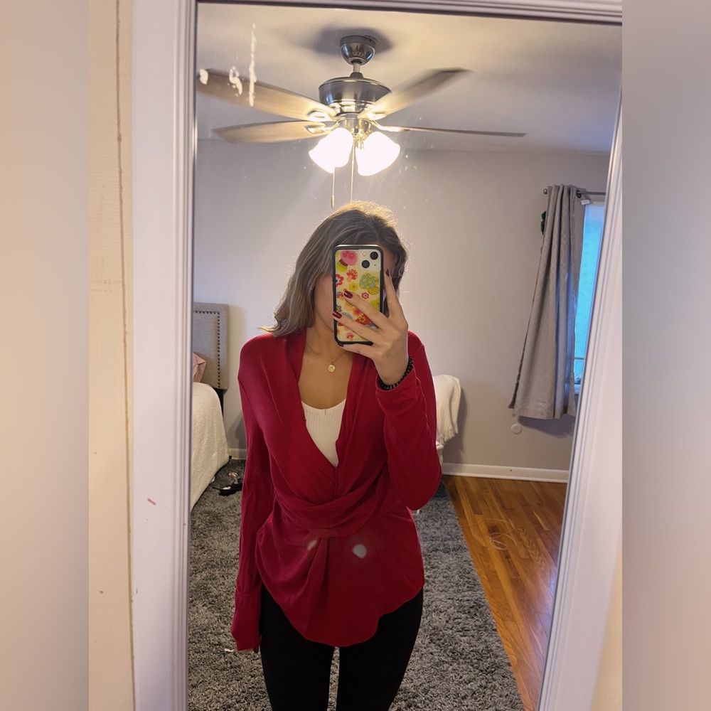 Halston red sweater❤️‍🔥